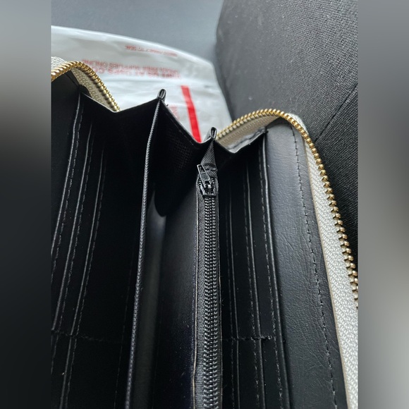 Silver Textured Wallet - Picture 6 of 7